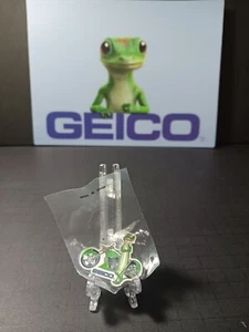 GEICO GECKO PROMO LEANING ON MOTORCYCLE LAPEL CO. PIN NEW - Picture 1 of 3