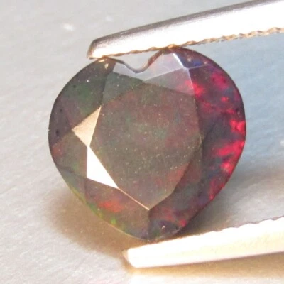 Сказочный натуральный черный опал 1,33 карата 9 мм драгоценный камень сердечной огранки из Эфиопии - Изображение 1 из 3