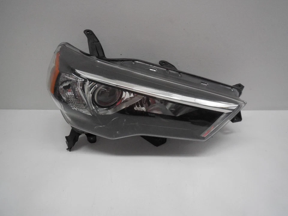 Toyota 4Runner передняя фара пассажирская правая галогенная 2014 - 2020 Y4 - Изображение 1 из 4