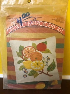 Kit de bordado Pauline Denham Crewel 1969 fruta tropical #6015 almohada 14x14 nuevo de stock - Imagen 1 de 6