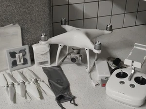 DJI Phantom 4 Drone - White (WM330A) - Picture 1 of 5