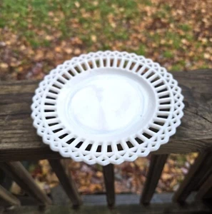 2 Anchor Hocking 8-1/4" Milk Glass Old Colony Luncheon/Salad Plates w Lace Edge - Picture 1 of 6