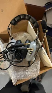 New Soft Comm Noise Attenuating Headset C-40 Pro Am - Picture 1 of 5