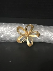 Vtg. Art Goldtone Flower Pin - Picture 1 of 5