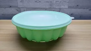 VINTAGE 1975 TUPPERWARE JELLO MOLD, ICE RING - MINT GREEN - JEL-A-RING - Picture 1 of 5