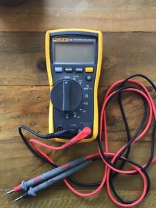 Fluke 115 True RMS TRMS Digital Multimeter mit Sonden - Bild 1 von 4