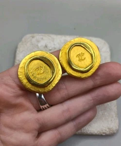 Orecchini Vintage Firmati Karl Lagerfeld Tondo Tono Oro Designer Clip On - Foto 1 di 9
