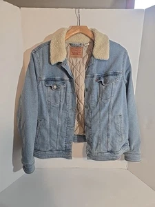 Levi's Women's Jacket Denim Trucker Quilted Lined Sherpa Trim 1X - Picture 1 of 15