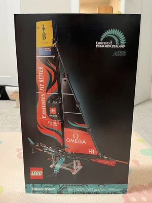 Lego Emirates Team New Zealand AC75 Yacht 42174 Technic Minifigure Building Set - Image 1 of 3