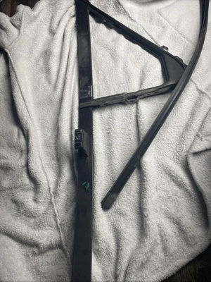 1992 - 1997 年福特 F150 F250 F350 Bronco LH 前通风窗框架仅翼窗 — 第 1/4 张图片