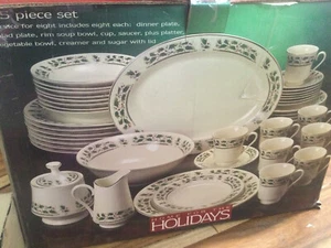 45 tlg. Set Home For The Holidays "Holly Holiday" Green Label Weihnachtsgeschirr - Bild 1 von 24