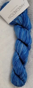 Nuevo 1 encaje de seda pura Hank MadelineTosh en azul cobalto 1000 yardas - Imagen 1 de 3