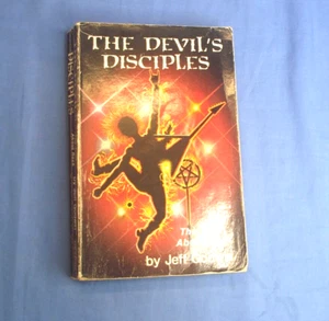 The Devil's Disciples By Jeff Godwin - Paperback - Bild 1 von 8