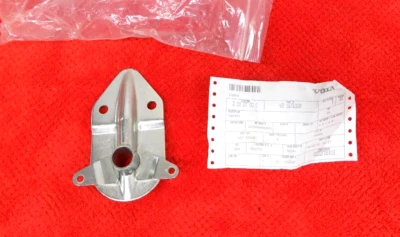 SOPORTE SOPORTE COJÍN RADIADOR INFERIOR ORIGINAL VOLVO VNL 1676328 Foto 1 de 3