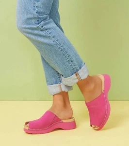 Dansko Ravyn Peep Toe Slide Sandals in Fuchsia Milled Nubuck Size 39 / 8.5 - 9 - Picture 1 of 16