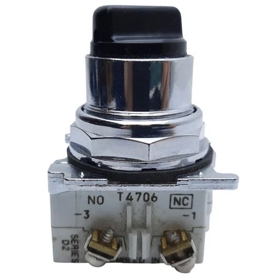 Cutler-Hammer T4706 Selector Switch 2-Position Maintained, 1NO-1NC, 10A 600VAC - Image 1 of 4