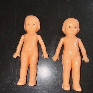 2 Vintage Irwin USA Gelenkarme Zelluloid Kunststoff Baby Puppen 4,5 Zoll - Bild 1 von 5