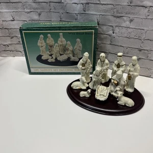 Krone Akzente 11-teiliges Set klein Porzellan Holzsockel Jesuskind Weihnachten - Bild 1 von 3