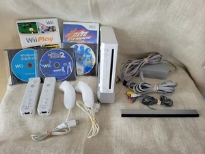 Nintendo Wii White Console 2 Remotes Wii Sport, Play & More Gamecube Compatible - Picture 1 of 12
