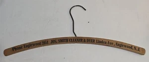 Percha de madera vintage Jos. Smith Cleaner & Dyer Linden Ave Englewood NJ Souvenir - Imagen 1 de 4