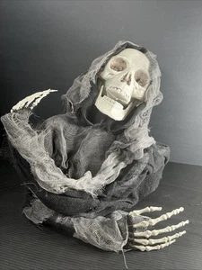 Animated Skeleton Groundbreaker Prop Creepy Halloween Decor LED Sound 12" WORKS - Picture 1 of 17