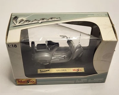 Maisto Vespa 125 (1953) 1:18 Diecast Scooter Bike Vehicle 2006 Brand New - Image 1 of 4