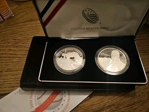 2022 Negro League Baseball Proof Jackie Robinson Silver Dollar Coin & Medal Set - Picture 1 of 3