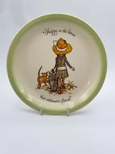 Vintage Holly Hobbie 1972 Sammlerteller ""Glücklich ist das Zuhause, das willkommen heißt... - Bild 1 von 4