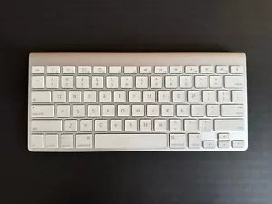 Apple drahtlose Bluetooth-Tastatur (Aluminium) MB167LL/A A1255 - gebraucht - Bild 1 von 6