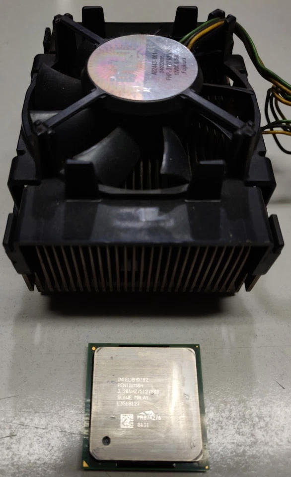 INTEL CPU PROCESSORE PENTIUM 4 HT 3.2GHz 256KB 800MHz FSB SOCKET 478 - SL6WE - Immagine 1 di 1