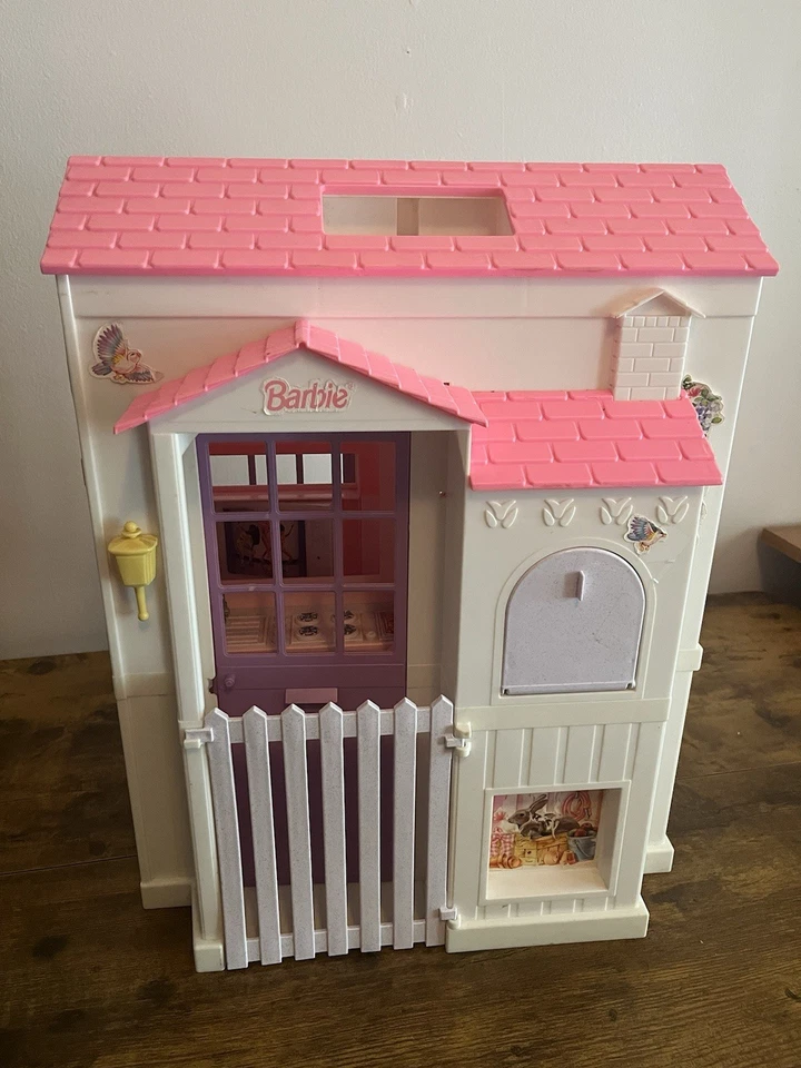 Barbie Folding Pretty Dollhouse 1996 - Image 1 of 4