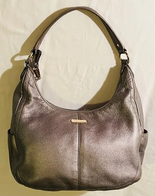 Hobo de cuero metálico Cole Haan con herrajes dorados cuero granulado flexible holgado Foto 1 de 4