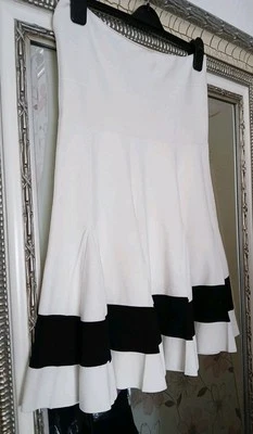 Falda REISS Damas Inteligente Crema/Azul Marino Plisada Clásica Preppy Hasta la Rodilla Reino Unido Mediana Foto 1 de 4