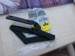 Genuine GM Holden VN Commodore RH Bonnett Hinge Sedan NEW (G4) PART NO. 92045574 - Picture 1 of 2