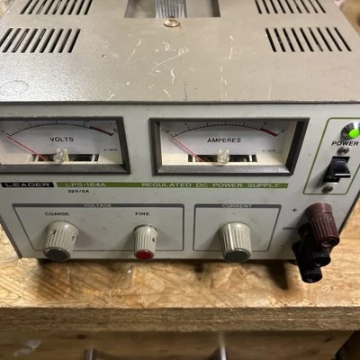 Fuente de alimentación de CC regulada Leader LPS-164A Foto 1 de 4