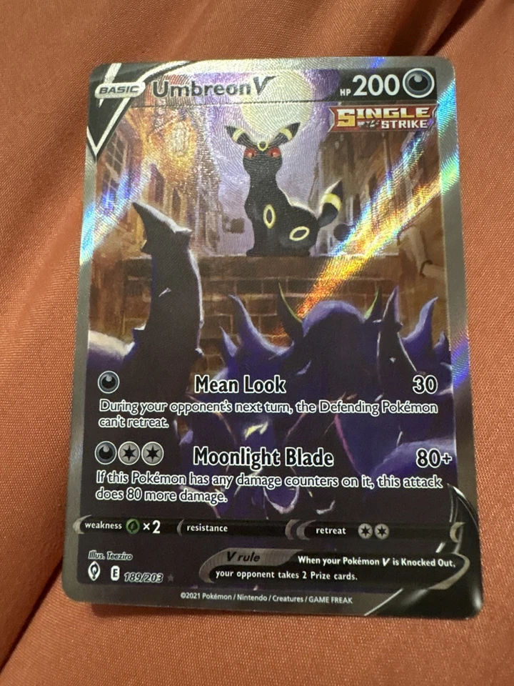 Umbreon V (Alternate Full Art) 189/203 SWSH07: Evolving Skies Holo - Image 1 of 2