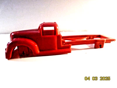 Solo chasis de camión de cemento IDEAL. Ford 1941 rojo Foto 1 de 4