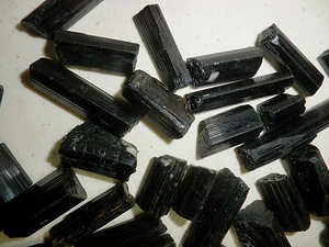 Gem Grade Black Tourmaline 5 to 10 g medium size complete pieces 100 gram Lot - Picture 1 of 11