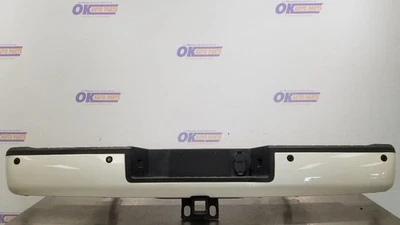 18 NISSAN TITAN XD REAR BUMPER ASSEMBLY WITH PARK ASSIST AND TRAILER HITCH WHITE Foto 1 de 4