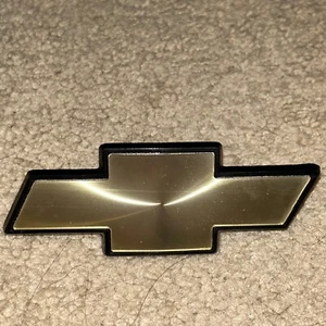 NOS GM Celebrity Radiator Grill Emblem 10047619 1984-1989 - Picture 1 of 9