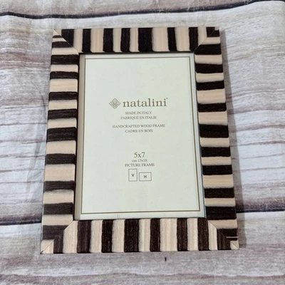 Marco de fotos de marquetería de madera Natalini 5 X 7 hecho a mano marrón oscuro a rayas Foto 1 de 4