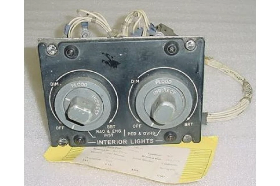 Panel de control de luces Sabreliner 282-540250-011, 282540250-011 Foto 1 de 1