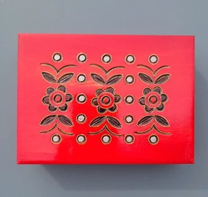 Vintage 6,25" L x 4,5" B x 2" tief poliert handgefertigt Blumen rot Andenken Box - Bild 1 von 8