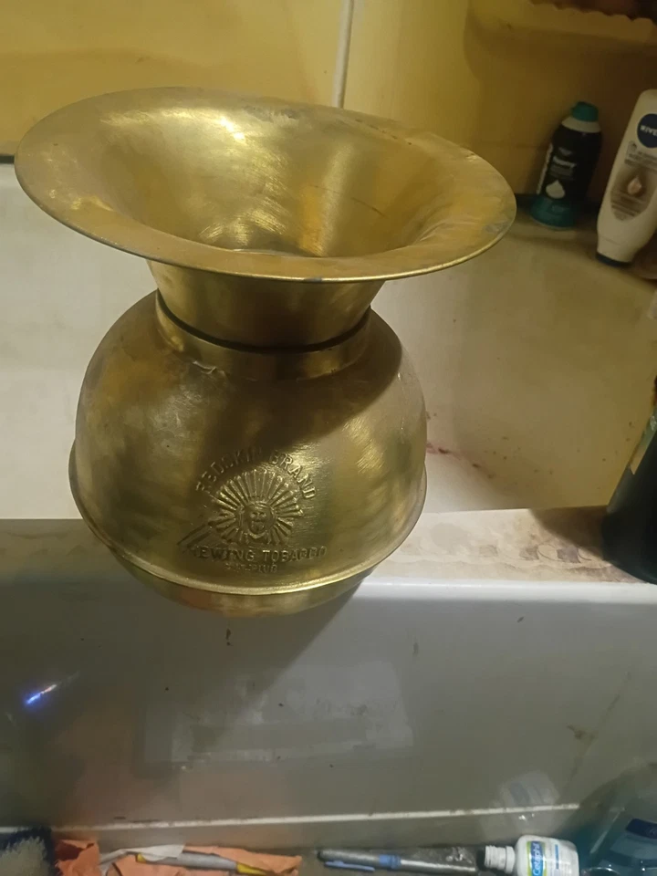 Spittoon de latón vintage marca piel roja 10" de alto Foto 1 de 1