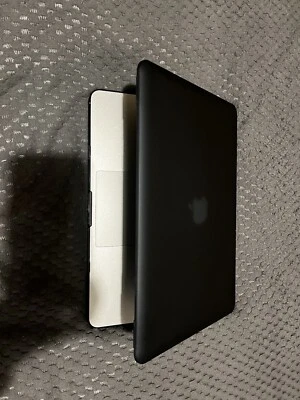 Apple MacBook Pro 13-Inch "Core 2 Duo" 2.4 Mid-2010 - Image 1 of 4