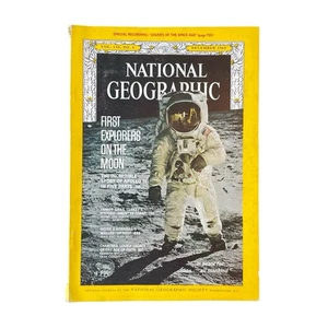 National Geographic December 1969 Apollo 11 Moon Landing With Unplayed Record - Picture 1 of 4