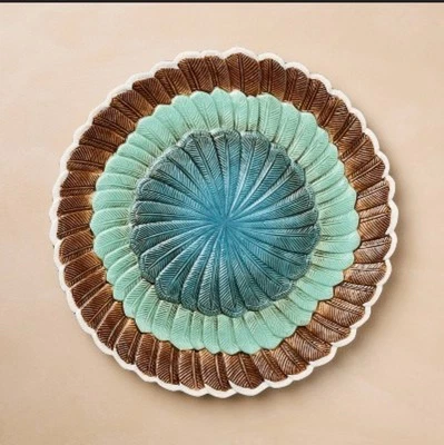 Plato redondo para servir de acción de gracias plumas de pavo azul de gres John Derian Foto 1 de 4