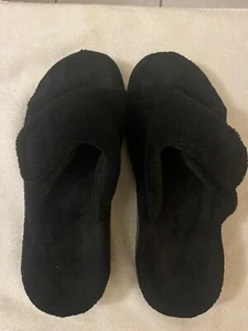 "Zapatillas de casa VIONIC negras con correa y cierre superior tacón de 1"" talla 8" - Imagen 1 de 4