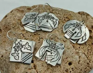 Orecchini fatti a mano,orecchino boho argento fatto a mano,pendente intagliato floreale artigianale,regalo - Foto 1 di 12