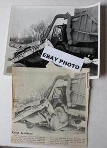 Wreck Car Struck Truck Accident Newspaper Photo Black White ORIGINAL --- - Picture 1 of 1